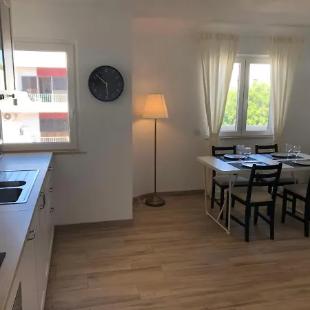 Apartment Rolas